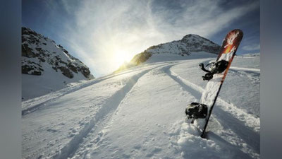 'Sochida snoubordchi qiz 2,5 metrlik qorli chuqurga tushib ketdi'ning rasmi