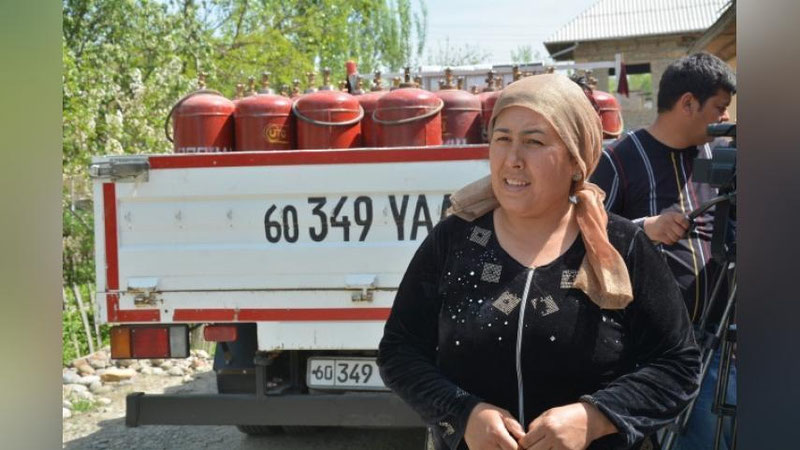 'Бўз туманида аёллар ғўзапоя тутунидан қутилди'ning rasmi