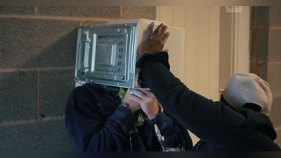 Изрображение 'БРИТАНСКИЙ ПРАНКЕР ЕДВА НЕ ЗАДОХНУЛСЯ ВО ВРЕМЯ ОЧЕРЕДНОГО ЭКСПЕРИМЕНТА (ВИДЕО)'