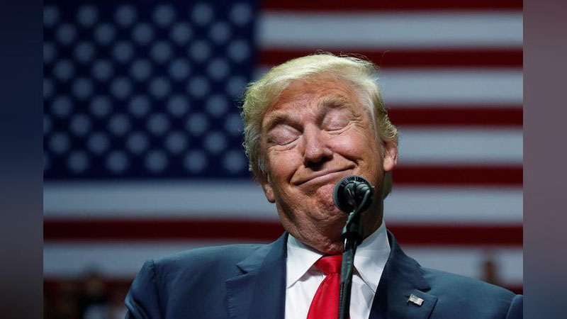 Изрображение 'ДОНАЛЬД ТРАМП ПОСТУПИЛ НЕ ПО-ДЖЕНТЛЬМЕНСКИ (ВИДЕО)'