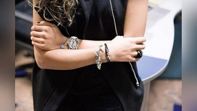 'SOATNI NEGA ChAP QO`LGA TAQAMIZ?'ning rasmi