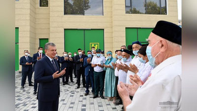 Изрображение 'Шавкат Мирзиёев посетил махаллю Саховат в Сергелийском районе (фото, видео)'