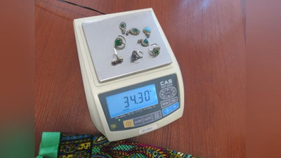 'Ko`ylak yoqasiga yashirilgan kumushlar fosh bo`ldi 'ning rasmi