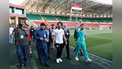 'Misrlik futbolchilar sharafiga uyushtirilgan iftorlikda oshni o`zbek oshpazlari tayyorlashdi'ning rasmi