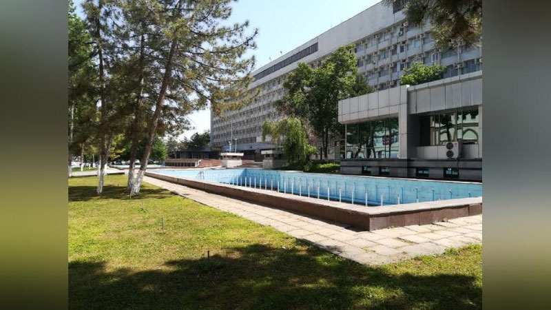 'Qarzga botirgan boshqalar, “uysiz” qolayotgan jurnalistlar'ning rasmi