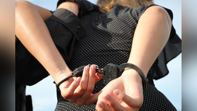 'Qaynonasining taqinchoqlarini o`g`irlagan kelin'ning rasmi