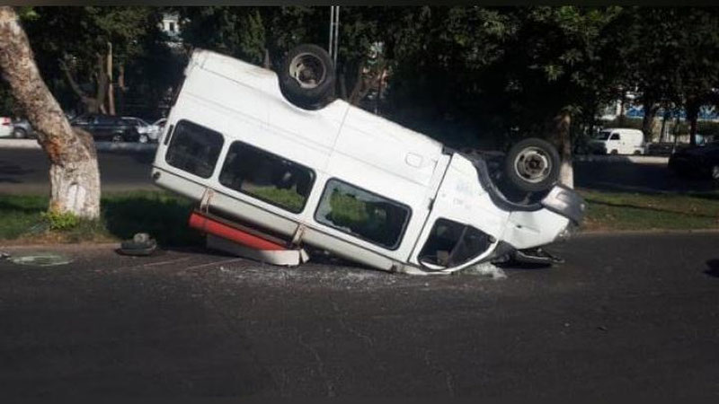 Изрображение 'В ДТП в Ташкенте пострадали 6 пассажиров и водитель "маршрутки" (фото)'