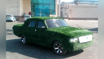 Изрображение 'НЕОБЫЧНАЯ «ВОЛГА» В ЗЕЛЕНОМ «ОДЕЯНИИ» РАЗЪЕЗЖАЕТ ПО УЛИЦАМ САМАРКАНДА'