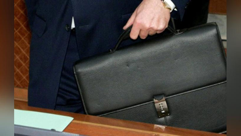 '"Hokim bir vaqtning o`zida xalq deputatlari Kengashining raisi lavozimini egallashi mumkin emas" degan norma o`rnatilmoqda'ning rasmi