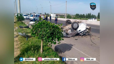 Изрображение 'Сильнейший удар об столб разломил "Нексию" пополам: страшная авария на ТКАД (видео)'