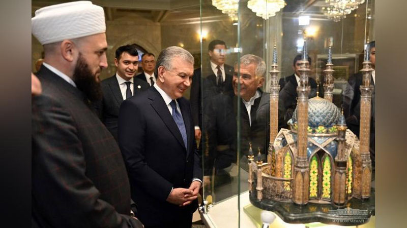 'Шавкат Мирзиёев Қозондаги "Қул Шариф" масжидига борди'ning rasmi