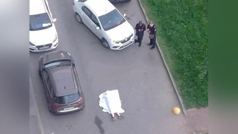 'Rossiyada o`zbekistonlik taksi haydovchisi yo`lovchini bir zarba bilan urib o`ldirib qo`ydi'ning rasmi