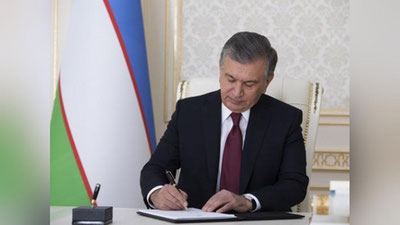 'Prezident avtomobil transportida yo`lovchilar tashish faoliyatini tartibga solish bo`yicha qaror imzoladi'ning rasmi