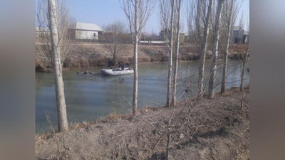 'Фарғонада аёл ўзи ва икки фарзандини Катта Фарғона каналига ташлади. Болалардан бирининг жасади топилган'ning rasmi