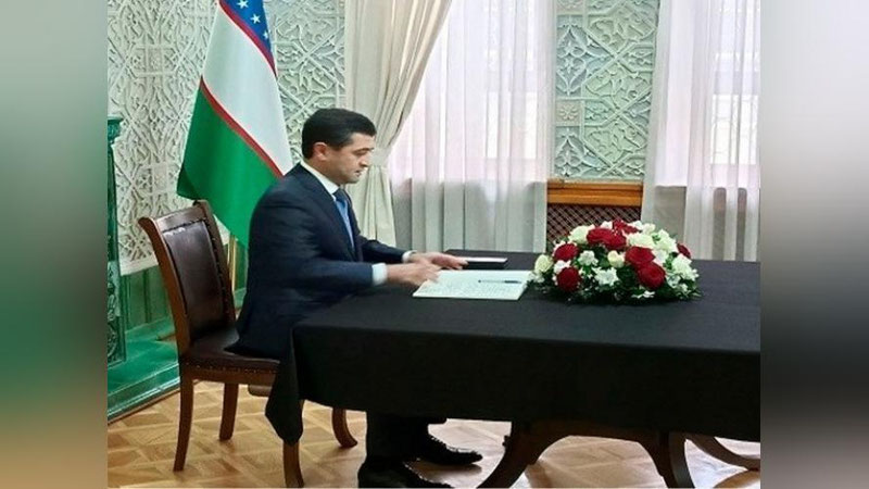 'O`zbekiston TIV Turkiya elchixonasiga borib, hamdardlik xatini qoldirdi'ning rasmi