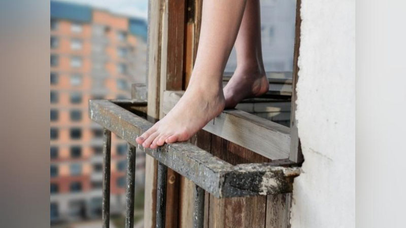 'Nukusda 27 yoshli ayol o`zini 4-qavatdan tashlab, vafot etdi'ning rasmi