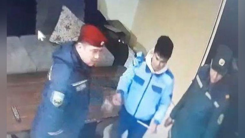 Изрображение 'ИЗ НАЦГВАРДИИ ИСКЛЮЧАТ СОТРУДНИКА, ПОДЛОЖИВШЕГО НОЖ (ВИДЕО)'