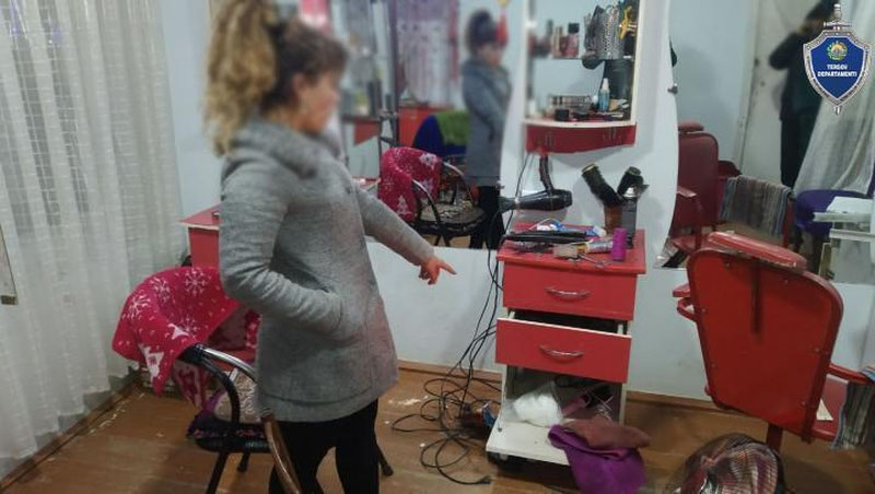 'Namanganda voyaga etmagan qizaloq go`zallik salonini “sipirib ketdi"'ning rasmi