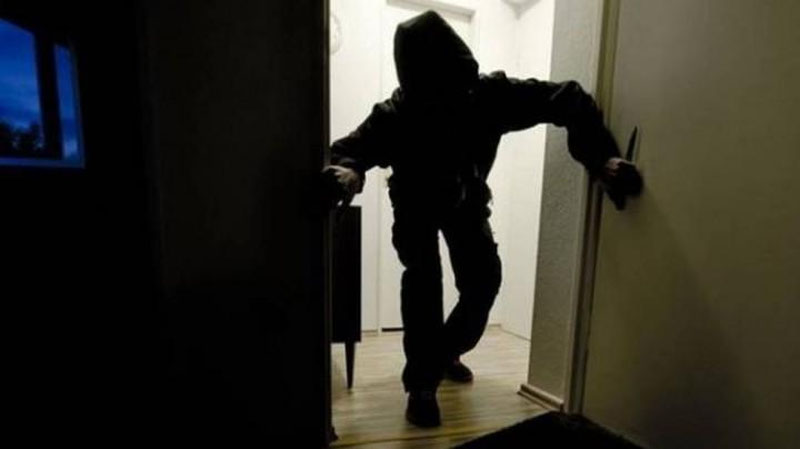 Изрображение 'В Бухарской области 17-летний школьник совершил кражу из сейфа в доме'