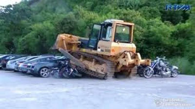 'Filippinda 60 dan ziyod qimmatbaho avtomobillar yo`q qilindi'ning rasmi