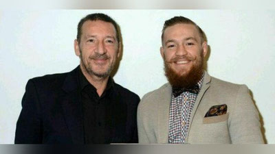 'Konor Makgregorning otasi jurnalist bilan jang qiladi 'ning rasmi