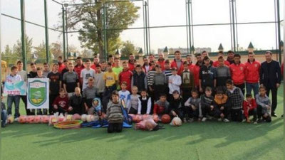 Изрображение 'ФУТБОЛИСТЫ СТОЛИЧНОГО "ЛОКОМОТИВА" ПРИВЕЗЛИ ПОДАРКИ В ДЕТСКИЙ ДОМ №23 (ФОТО)'