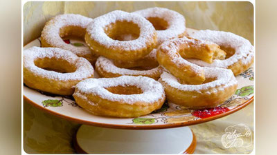 Изрображение 'РЕЦЕПТ ДНЯ: ДРОЖЖЕВЫЕ ПОНЧИКИ'