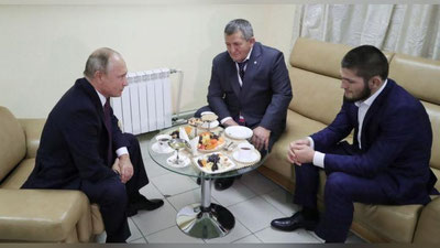 'Putin Xabib Nurmagomedov bilan uchrashib, uning otasidan o`g`lini qattiq jazolamaslikni so`radi (video)'ning rasmi
