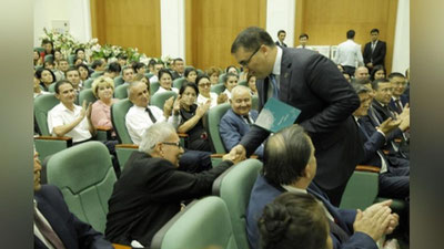 'Adliya vaziri ustoz va murabbiylarni kasb bayrami bilan qutladi'ning rasmi