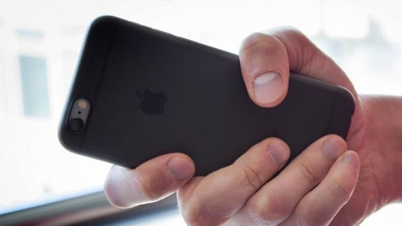 Изрображение 'РЕБЕНОК СЛУЧАЙНО ЗАБЛОКИРОВАЛ IPHONE МАТЕРИ НА 47 ЛЕТ'