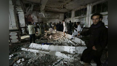 Изрображение 'СМЕРТНИКИ ВЗОРВАЛИ СЕБЯ В МЕЧЕТИ В АФГАНИСТАНЕ: 30 ПОГИБШИХ'