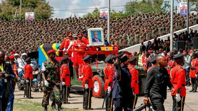'Tanzaniya prezidentining dafn marosimida uning jasadini ko`rmoqchi bo`lgan 45 kishi halok bo`ldi'ning rasmi
