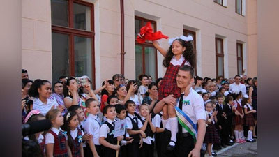 'ХТВ мактабларда "Сўнгги қўнғироқ" тадбирларини қандай ўтказиш бўйича баёнот берди'ning rasmi