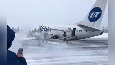 Изрображение 'Самолет совершил жесткую посадку "на брюхо" в российском городе (видео)'