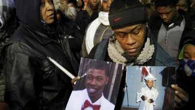 Изрображение 'Полицейский убивший подростка подал в суд на его родных'