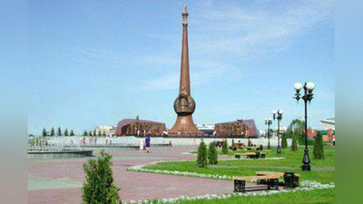 '​Shavkat Mirzieyov Ostonadagi “Vatan himoyachilari” monumentiga gul qo`ydi'ning rasmi