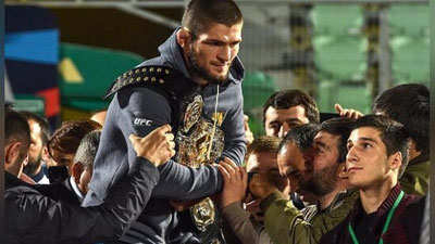 'Xabibga chempionlik kamari topshirildi, uning otasi Makgregorni kechirdi (foto)'ning rasmi