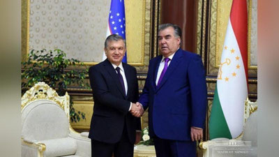 'Shavkat Mirziyoev va Emomali Rahmon o`zaro muloqot qildi'ning rasmi