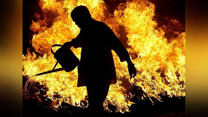 Изрображение 'НЕПУТЕВЫЙ СЫН ВМЕСТО БЛАГОДАРНОСТИ ПОДЖЕГ СВОИХ РОДИТЕЛЕЙ'