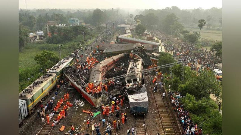 'Hindistonda poezdlar to`qnashuvi natijasida 300 ga yaqin yo`lovchi qurbon bo`ldi'ning rasmi