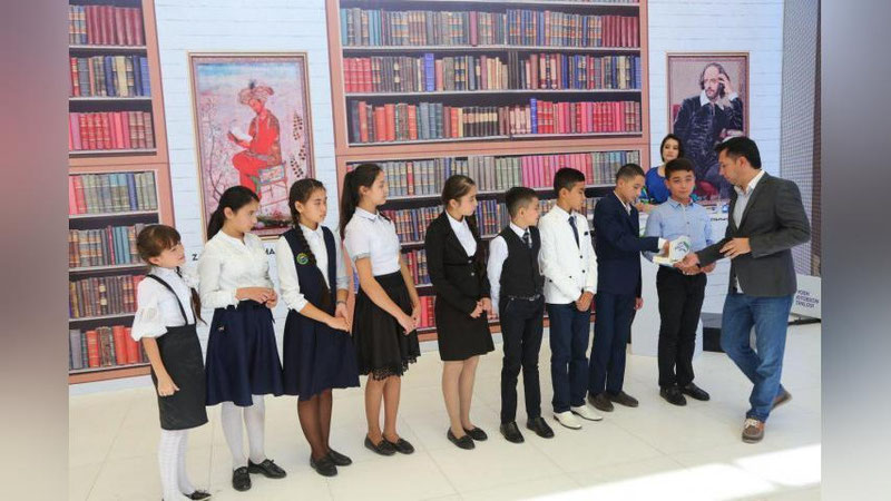 '10-14 yosh toifasidagi “Yosh kitobxon” lar bellashdi'ning rasmi