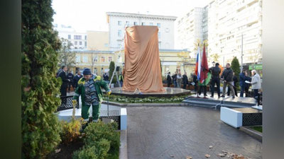 'Moskvada Islom Karimov haykali ochilishi arafasida'ning rasmi