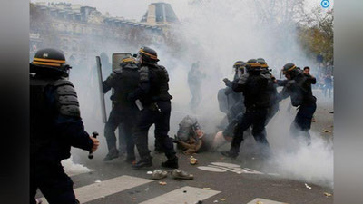 '​Parijdagi ommaviy tartibsizlikni to`xtatish uchun polisiya ko`zdan yosh oqizuvchi gazdan foydalandi'ning rasmi