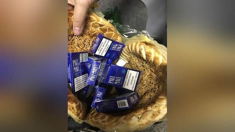 'NON IChIDA SIGARET OLIB O`TMOQChI BO`LGAN ShAXSLAR QO`LGA OLINDI'ning rasmi