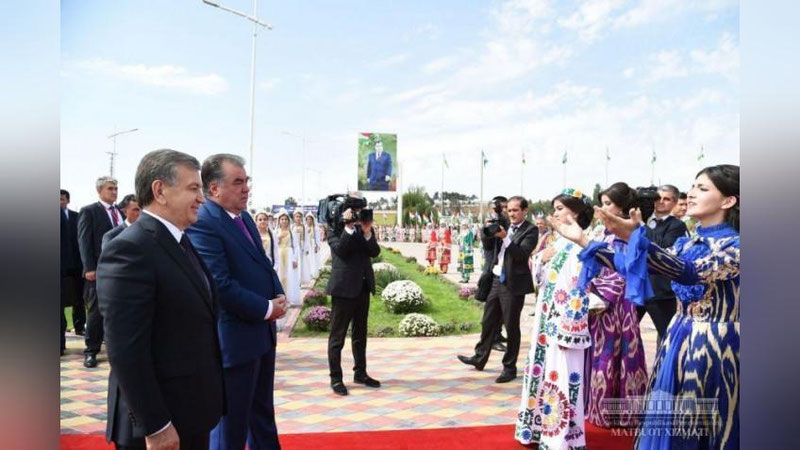 'Prezidentlar Tursunzoda shahriga tashrif buyurdi'ning rasmi