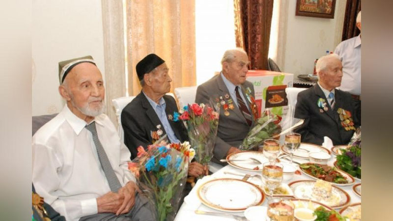 Изрображение 'ПЕРВЫЕ ЛИЦА ГОСУДАРСТВА ЛИЧНО ПОСЕТЯТ ВЕТЕРАНОВ ВОЙНЫ'