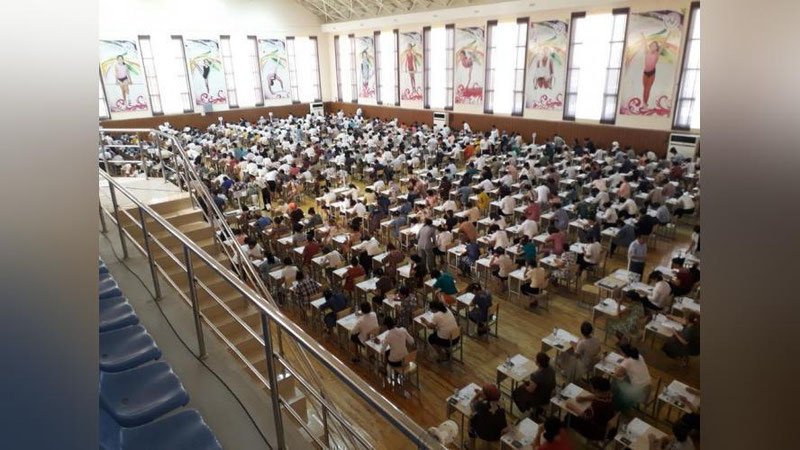 'Test sinovlarining ikkinchi kuni: 1215 nafar abiturient kelmagan, 486 nafari esa qoidani buzgan'ning rasmi