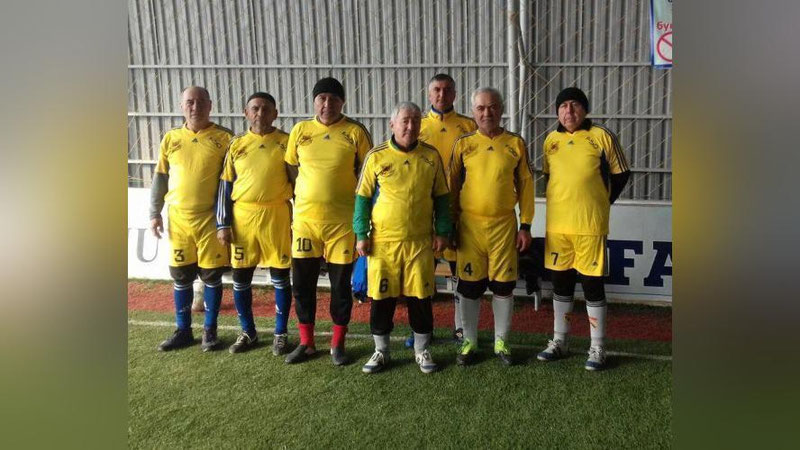 'Namanganda faxriylar o`rtasida Konstitusiyamizning 26 yilligiga bag`ishlangan futbol turniri bo`lib o`tdi 'ning rasmi