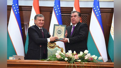 'Шавкат Мирзиёев Имомали Раҳмонга китоб совға қилди'ning rasmi