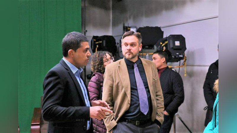 'Taniqli amerikalik prodyuser o`zbekistonlik talablar bilan uchrashdi'ning rasmi